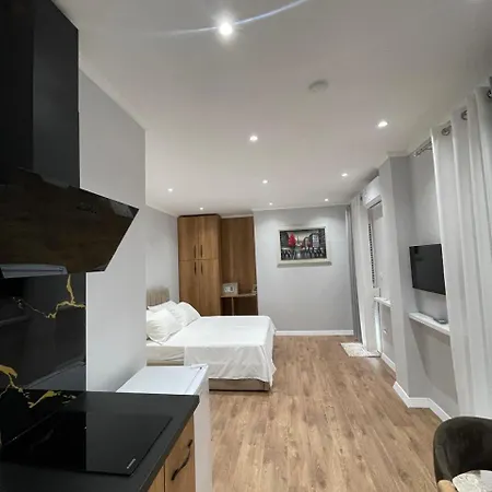 Nikollaj Pensión Kamez